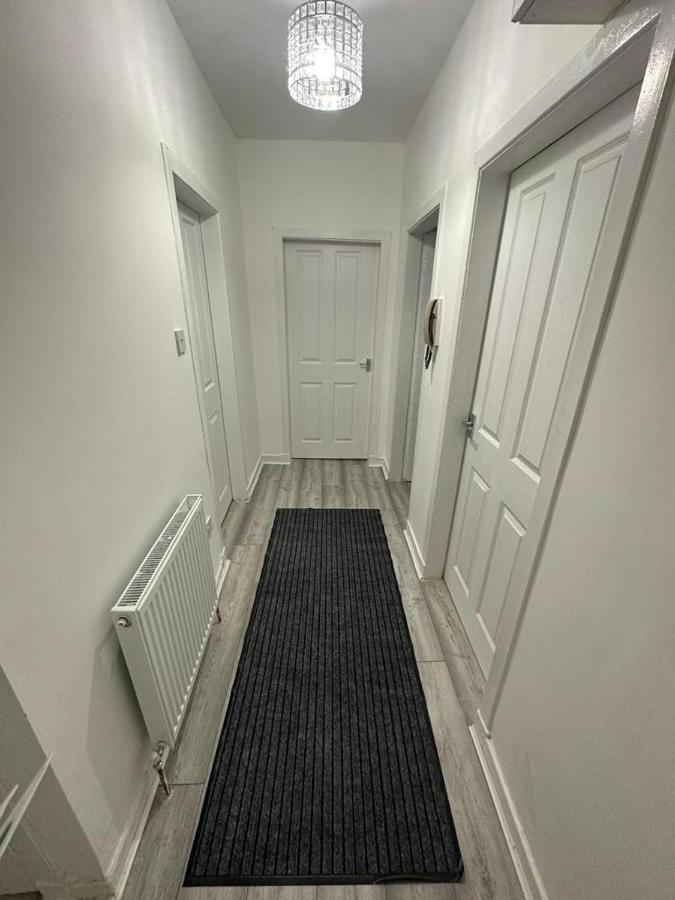 Newly Renovated Lux 2 Bed Apartment *
